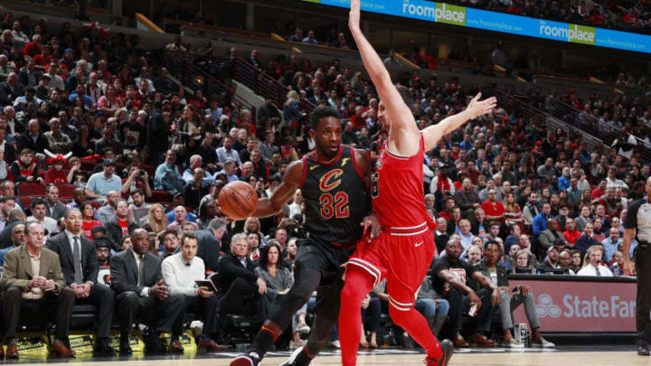 CHICAGO, IL - DECEMBER 4: Jeff Green #32 of the Cleveland Cavaliers passes the ball against the Chicago Bulls on December 4, 2017 at the United Center in Chicago, Illinois. NOTE TO USER: User expressly acknowledges and agrees that, by downloading and or using this Photograph, user is consenting to the terms and conditions of the Getty Images License Agreement. Mandatory Copyright Notice: Copyright 2017 NBAE (Photo by Jeff Haynes/NBAE via Getty Images)