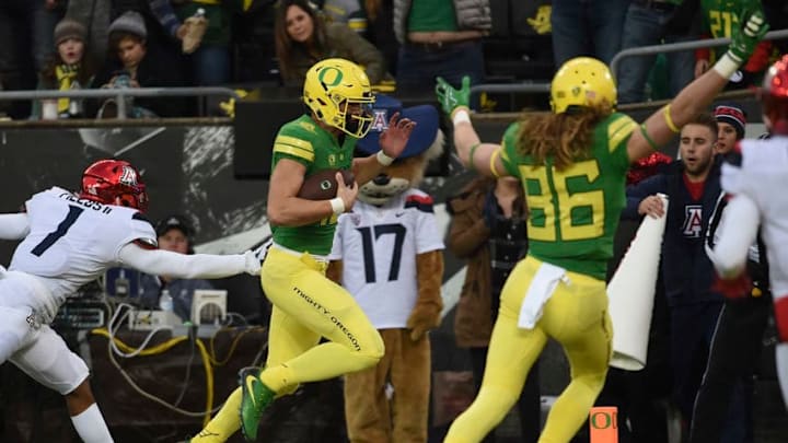 EUGENE, OR - NOVEMBER 18: Quarterback Justin Herbert