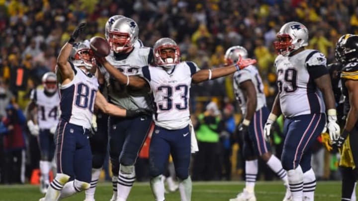 PITTSBURGH, PA – DECEMBER 17: Dion Lewis #33 of the New England Patriots celebrates after an 8 yard touchdown run in the fourth quarter during the game against the Pittsburgh Steelers at Heinz Field on December 17, 2017 in Pittsburgh, Pennsylvania. (Photo by Joe Sargent/Getty Images)