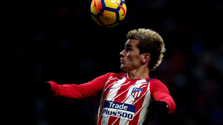 MADRID, SPAIN - DECEMBER 02: Antoine Griezmann of Atletico de Madrid saves on a header during the La Liga match between Club Atletico Madrid and Real Sociedad de Futbol at Estadio Wanda Metropolitano on December 2, 2017 in Madrid, Spain. (Photo by Gonzalo Arroyo Moreno/Getty Images)