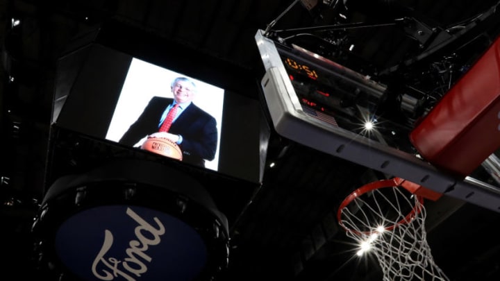 The Mavericks hold a moment of silence for the late David Stern (Photo by Ronald Martinez/Getty Images)