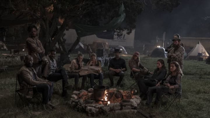 Lennie James as Morgan Jones, Colman Domingo as Victor Strand, Alycia Debnam-Carey as Alicia Clark, Jenna Elfman as June, Garret Dillahunt as John Dorie, Colby Hollman as Wes, Mo Collins as Sarah - Fear the Walking Dead _ Season 5, Episode 15 - Photo Credit: Van Redin/AMC