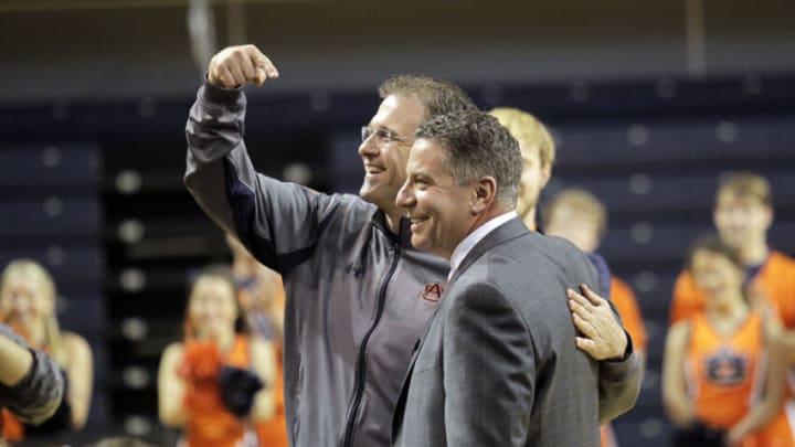 On3's Justin Hokanson was not entertaining a fan's comparison between Bruce Pearl and a former Auburn football head coach Mandatory Credit: John Reed-USA TODAY Sports