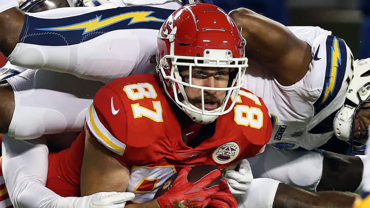 KANSAS CITY, MISSOURI – DECEMBER 13: Tight end Travis Kelce #87 of the Kansas City Chiefs makes a catch against the Los Angeles Chargers at Arrowhead Stadium on December 13, 2018 in Kansas City, Missouri. (Photo by Jamie Squire/Getty Images)