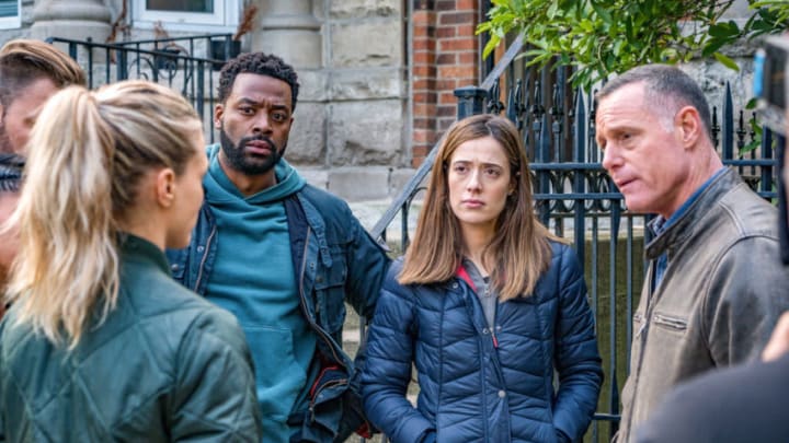 CHICAGO P.D. — “Absolution” Episode 709 — Pictured: (l-r) LaRoyce Hawkins as Officer Kevin Atwater, Marina Squerciati as Officer Kim Burgess, Jason Beghe as Sgt. Hank Voight — (Photo by: Matt Dinerstein/NBC)