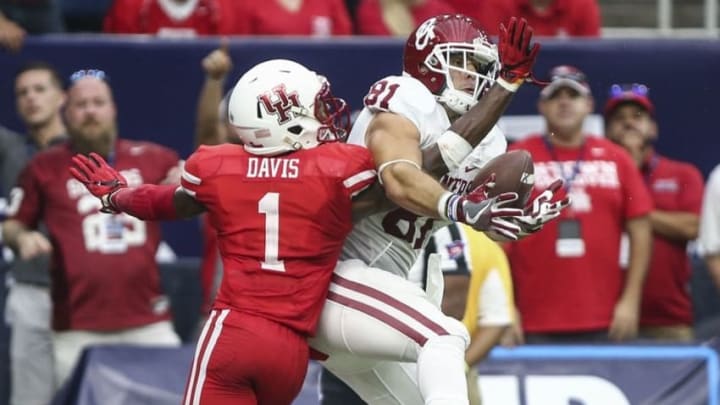 Sep 3, 2016; Houston, TX, USA; Oklahoma Sooners wide receiver Mark Andrews (81) makes a touchdown reception during the fourth quarter as Houston Cougars safety Garrett Davis (1) defends at NRG Stadium. The Cougars defeated the Sooners 33-23. Mandatory Credit: Troy Taormina-USA TODAY Sports