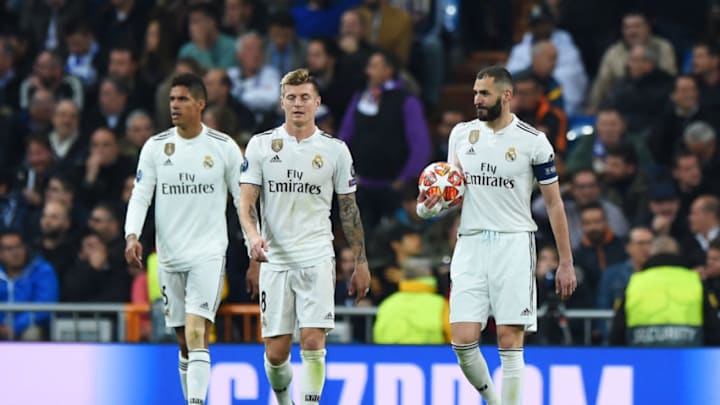 MADRID, SPAIN - MARCH 05: Karim Benzema, Toni Kroos and Raphael Verane of Real Madrid look dejected during the UEFA Champions League Round of 16 Second Leg match between Real Madrid and Ajax at Bernabeu on March 05, 2019 in Madrid, Spain. (Photo by Denis Doyle/Getty Images)