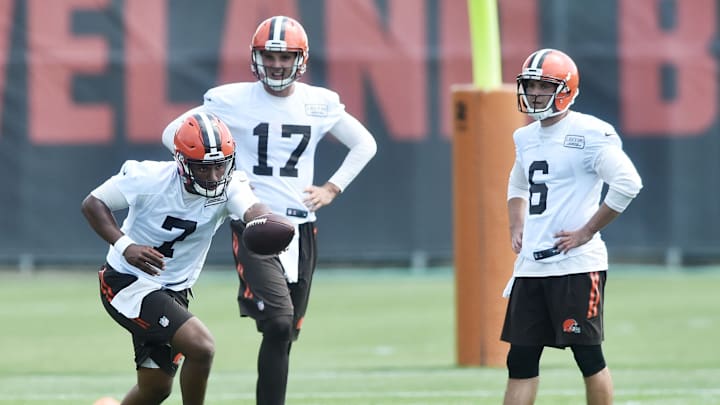 Jun 13, 2017; Berea, OH, USA; Cleveland Browns quarterback DeShone Kizer (7) runs a drill as quarterback Brock Osweiler (17) and quarterback Cody Kessler (6) watch during minicamp at the Cleveland Browns training facility. Mandatory Credit: Ken Blaze-USA TODAY Sports