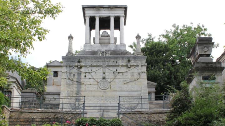 Elisabeth Demidoff's tomb in Père Lachaise Cemetery in Paris