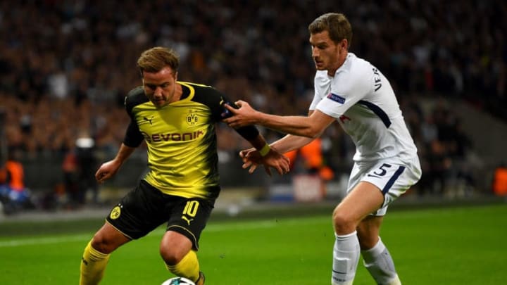 LONDON, ENGLAND - SEPTEMBER 13: Jan Vertonghen of Tottenham Hotspur and Mario Gotze of Borussia Dortmund battle for possession during the UEFA Champions League group H match between Tottenham Hotspur and Borussia Dortmund at Wembley Stadium on September 13, 2017 in London, United Kingdom. (Photo by Dan Mullan/Getty Images)