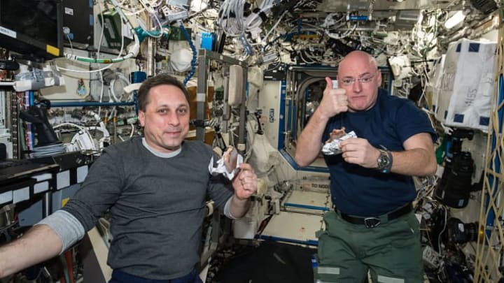 Scott Kelly (right) and Russian cosmonaut Mikhail Kornienko aboard the ISS in 2015.