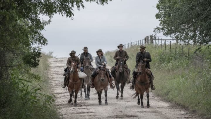 Colby Minifie as Virginia, Beau Smith as Dom - Fear the Walking Dead _ Season 5, Episode 15 - Photo Credit: Van Redin/AMC