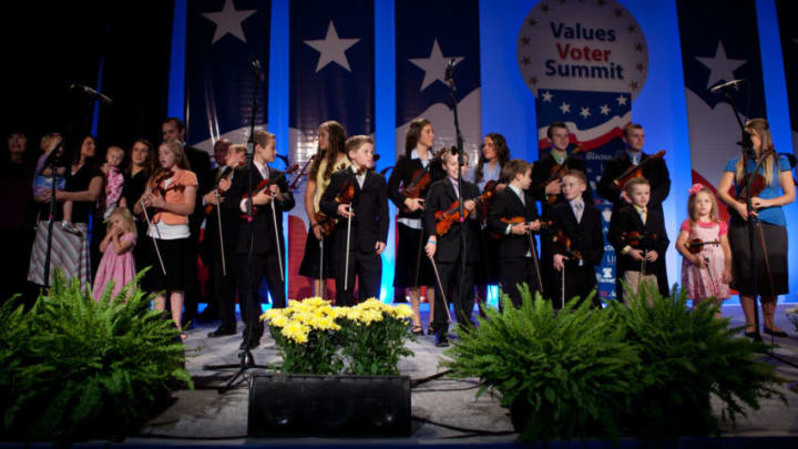 WASHINGTON - SEPTEMBER 17: The Duggar Family of The Learning Channel TV show "19 Kids and Counting" participate in a musical performance at the Values Voter Summit on September 17, 2010 in Washington, DC. The annual summit drew nearly two thousand people to advocate for conservative causes. (Photo by Brendan Hoffman/Getty Images)