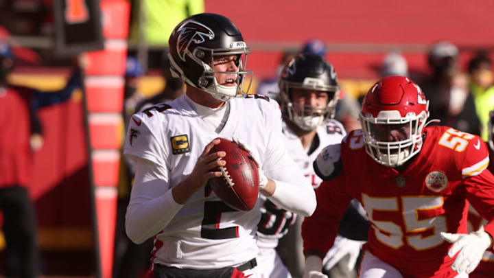 KANSAS CITY, MISSOURI - DECEMBER 27: Matt Ryan #2 of the Atlanta Falcons looks to pass in the first quarter against Frank Clark #55 of the Kansas City Chiefs at Arrowhead Stadium on December 27, 2020 in Kansas City, Missouri. (Photo by Jamie Squire/Getty Images)