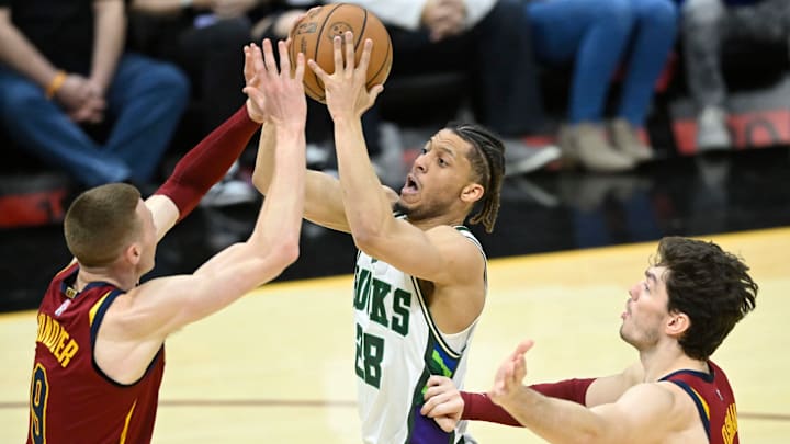 Milwaukee Bucks: Lindell Wigginton, Cleveland Cavaliers: Dylan Windler, Cedi Osman