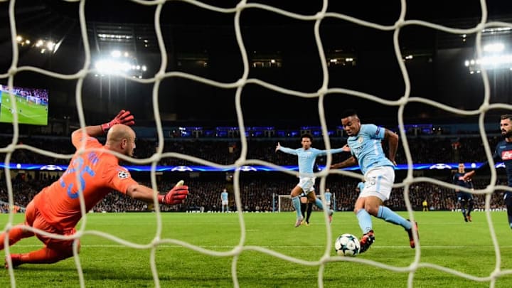 MANCHESTER, ENGLAND - OCTOBER 17: Gabriel Jesus of Manchester City scores the second City goal past Pepe Reina during the UEFA Champions League group F match between Manchester City and SSC Napoli at Etihad Stadium on October 17, 2017 in Manchester, United Kingdom. (Photo by Stu Forster/Getty Images)