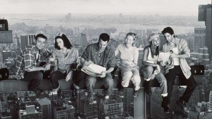Friends stars Matthew Perry, Jennifer Aniston, Courteney Cox, Matt LeBlanc, Lisa Kudrow, and David Schwimmer.