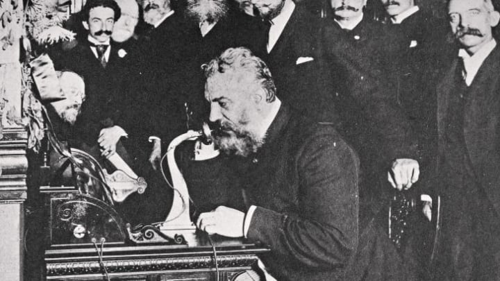 Alexander Graham Bell makes the first phone call between New York and Chicago.