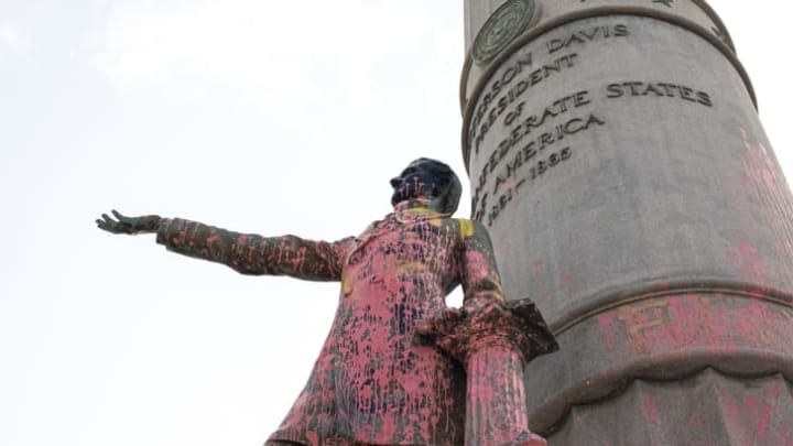 Richmond's Jefferson Davis statue shortly before locals pulled it down.