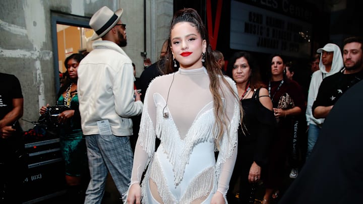 Rosalía tras el escenario de los Grammy Awards Rosalía tras el escenario de los Grammy Awards