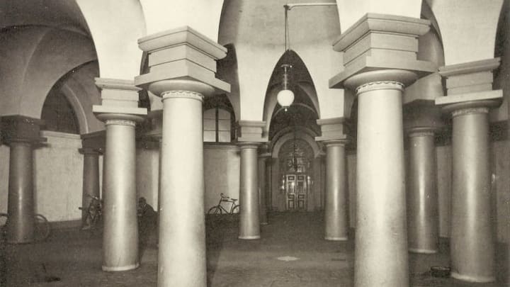 The Capitol Crypt, circa 1900.