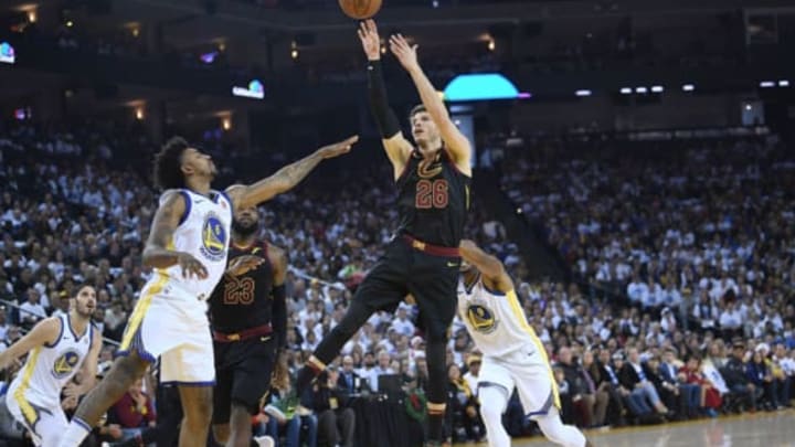 OAKLAND, CA – DECEMBER 25: Kyle Korver #26 of the Cleveland Cavaliers shoots over Patrick McCaw #0 of the Golden State Warriors during an NBA basketball game at ORACLE Arena on December 25, 2017 in Oakland, California. NOTE TO USER: User expressly acknowledges and agrees that, by downloading and or using this photograph, User is consenting to the terms and conditions of the Getty Images License Agreement. (Photo by Thearon W. Henderson/Getty Images)