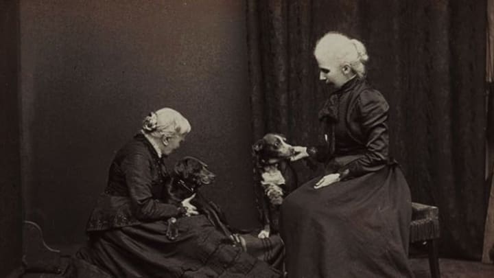 An elderly Elizabeth Blackwell with her adopted daughter, Kitty.