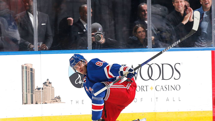 NEW YORK, NY – NOVEMBER 06: Pavel Buchnevich