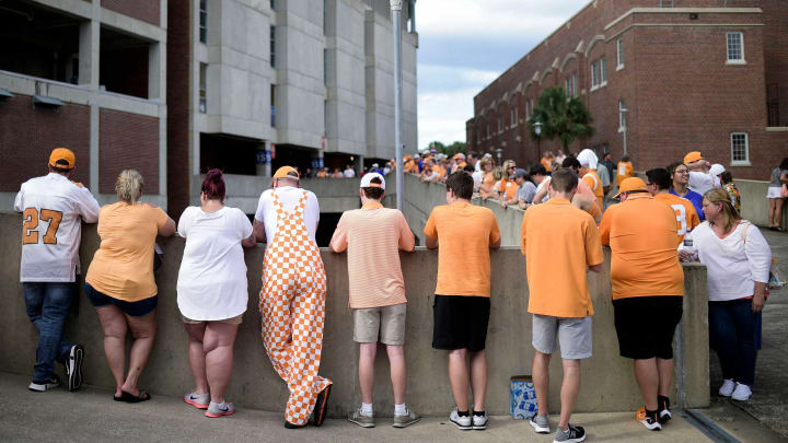 Tennessee fans line up outside before a game at Ben Hill Griffin Stadium in Gainesville, Fla. on Saturday, Sept. 25, 2021.Kns Tennessee Florida Football