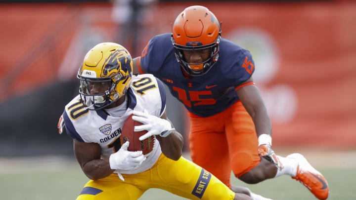 CHAMPAIGN, IL – SEPTEMBER 01: Quan Robinson Jr. #10 of the Kent State Golden Flashes catches the ball as Delano Ware #15 of the Illinois Fighting Illini converges to make the tackle at Memorial Stadium on September 1, 2018 in Champaign, Illinois. (Photo by Michael Hickey/Getty Images)