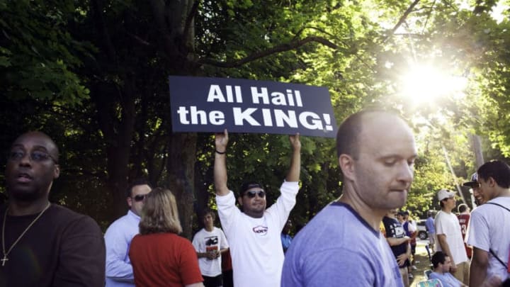 A large crowd of fans assemble outside the Boys & Girls Club of Greenwich hours before LeBron James was to arrive (Photo by Christopher Capozziello/Getty Images)