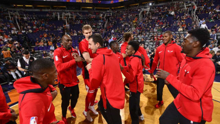 PHOENIX, AZ - NOVEMBER 19: The Chicago Bulls huddle before the game against the Phoenix Suns on November 19, 2017 at Talking Stick Resort Arena in Phoenix, Arizona. NOTE TO USER: User expressly acknowledges and agrees that, by downloading and or using this photograph, user is consenting to the terms and conditions of the Getty Images License Agreement. Mandatory Copyright Notice: Copyright 2017 NBAE (Photo by Barry Gossage/NBAE via Getty Images)
