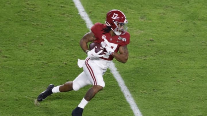 MIAMI GARDENS, FLORIDA – JANUARY 11: Jaylen Waddle #17 of the Alabama Crimson Tide rushes after a reception during the first quarter of the College Football Playoff National Championship game against the Ohio State Buckeyes at Hard Rock Stadium on January 11, 2021 in Miami Gardens, Florida. (Photo by Michael Reaves/Getty Images)