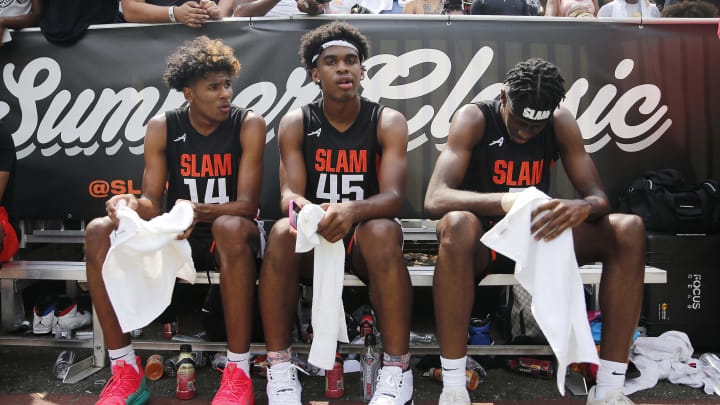 NEW YORK, NEW YORK – AUGUST 18: (L-R) Jalen Green #14, Josh Christopher #45 and Terrence Clarke #5 of Team Zion look on prior (Photo by Michael Reaves/Getty Images)
