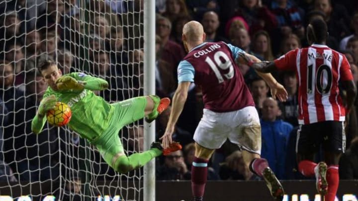 LONDON, ENGLAND – DECEMBER 28: Adrian San Miguel of West Ham United saves from Sadio Mane of Southampton during the Barclays Premier League match between West Ham United and Southampton at Boleyn Ground on December 28, 2015 in London, England. (Photo by Avril Husband/West Ham United via Getty Images)