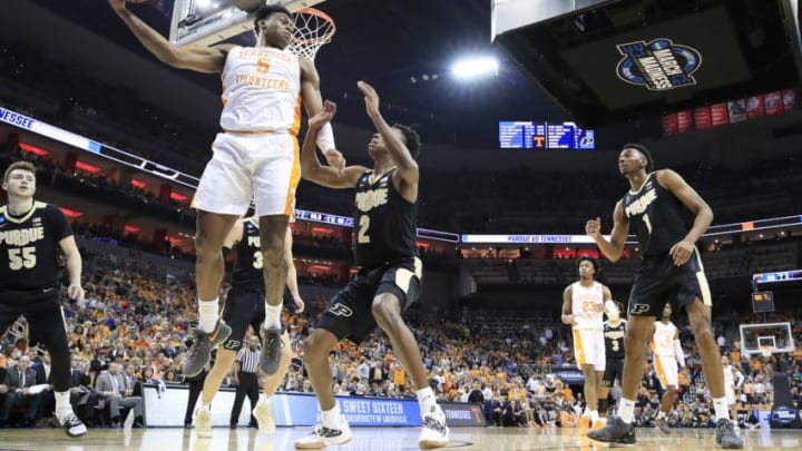 LOUISVILLE, KENTUCKY - MARCH 28: Admiral Schofield #5 of the Tennessee Volunteers grabs a rebound against the Purdue Boilermakers during the 2019 NCAA Men's Basketball Tournament South Regional at the KFC YUM! Center on March 28, 2019 in Louisville, Kentucky. (Photo by Andy Lyons/Getty Images)