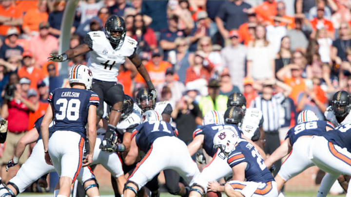 AUBURN, AL - NOVEMBER 5: Linebacker Zach Cunningham