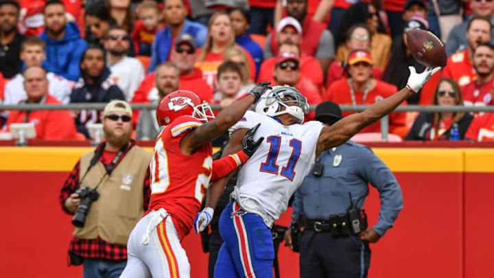 KANSAS CITY, MO - NOVEMBER 26: Wide receiver Zay Jones #11 of the Buffalo Bills narrowly misses a pass in the end zone in front of the coverage of cornerback Steven Nelson #20 of the Kansas City Chiefs during the second quarter of the game at Arrowhead Stadium on November 26, 2017 in Kansas City, Missouri. ( Photo by Peter Aiken/Getty Images )