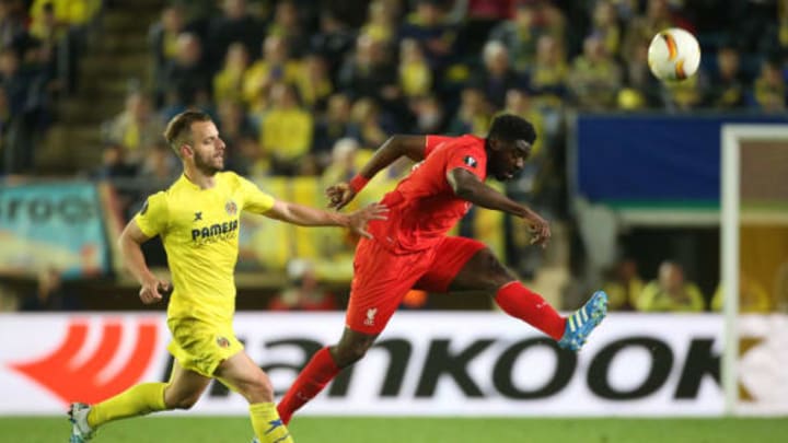 VILLARREAL, SPAIN – APRIL 28: Kolo Toure of Liverpool and Roberto Soldado of Villarreal (left) in action during the UEFA Europa League semi final first leg match between Villarreal CF and Liverpool FC at Estadio El Madrigal stadium on April 28, 2016 in Villarreal, Spain. (Photo by Jean Catuffe/Getty Images)