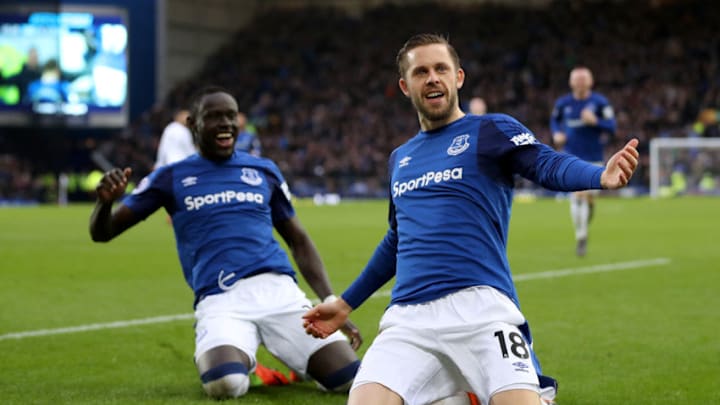 LIVERPOOL, ENGLAND - FEBRUARY 10: Gylfi Sigurdsson of Everton celebrates after scoring his sides first goal during the Premier League match between Everton and Crystal Palace at Goodison Park on February 10, 2018 in Liverpool, England. (Photo by Mark Robinson/Getty Images)