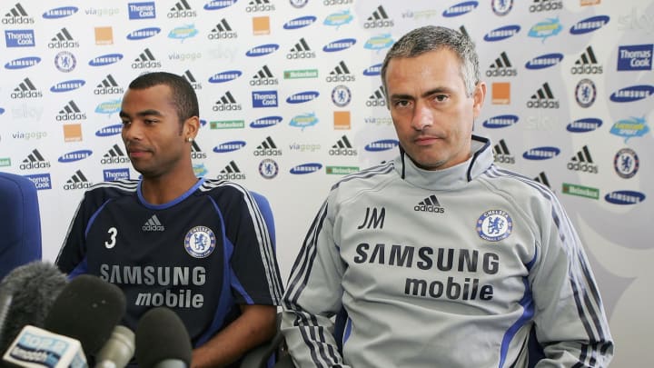 COBHAM, UNITED KINGDOM – SEPTEMBER 08: New Chelsea signing Ashley Cole (L) and manager Jose Mourinho sit side by side before a press conference at the Chelsea training ground on September 8, 2006 in Cobham, England. (Photo by Julian Finney/Getty Images)