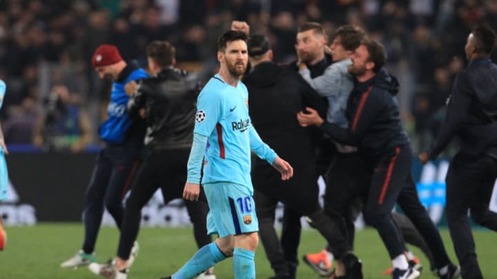 OLIMPICO STADIUM, ROME, LAZIO, ITALY - 2018/04/10: Barcelona's Argentinian striker Lionel Messi leave the pitch as AS Roma's members celebrate at the end during the UEFA Champions League quarterfinal second leg football match AS Roma vs FC Barcelona.AS Roma won the match 3-0. (Photo by Carlo Hermann/KONTROLAB /LightRocket via Getty Images)