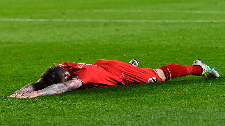 VILLARREAL, SPAIN – APRIL 28: Alberto Moreno of Liverpool reacts after a missed chance during the UEFA Europa League semi final first leg match between Villarreal CF and Liverpool at Estadio El Madrigal on April 28, 2016 in Villarreal, Spain. (Photo by David Ramos/Getty Images)