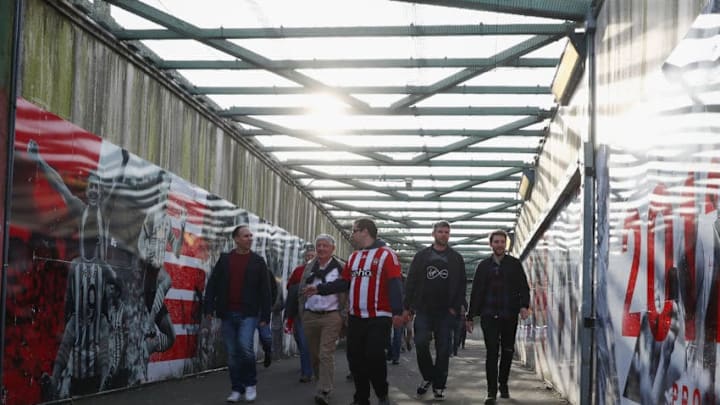 SOUTHAMPTON, ENGLAND - MAY 10: Fans walk towards the ground prior to the Premier League match between Southampton and Arsenal at St Mary's Stadium on May 10, 2017 in Southampton, England. (Photo by Ian Walton/Getty Images)