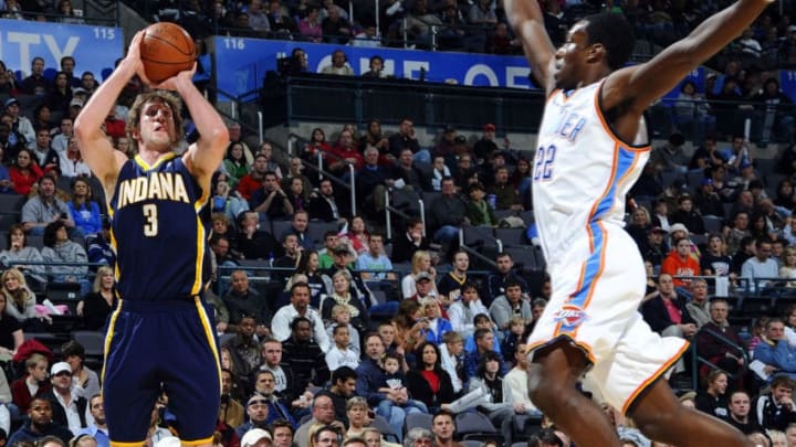 OKLAHOMA CITY - APRIL 5: Troy Murphy #3 of the Indiana Pacers shoots a jump shot against Jeff Green #22 of the Oklahoma City Thunder at the Ford Center on April 05, 2009 in Oklahoma City, Oklahoma. NOTE TO USER: User expressly acknowledges and agrees that, by downloading and/or using this Photograph, user is consenting to the terms and conditions of the Getty Images License Agreement. Mandatory Copyright Notice: Copyright 2009 NBAE (Photo by Larry W. Smith/NBAE via Getty Images)