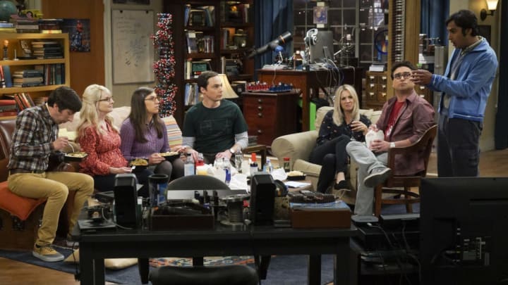 “The Retraction Reaction” – Pictured: Howard Wolowitz (Simon Helberg), Bernadette (Melissa Rauch), Amy Farrah Fowler (Mayim Bialik), Sheldon Cooper (Jim Parsons), Penny (Kaley Cuoco), Leonard Hofstadter (Johnny Galecki) and Rajesh Koothrappali (Kunal Nayyar). Leonard angers the university — and the entire physics community — after he gives an embarrassing interview. Also, Amy and Bernadette bond over having to hide their success from Sheldon and Howard, Monday, Oct. 2 (8:00-8:30 PM, ET/PT) on the CBS Television Network. Ira Flatow returns to guest star as himself, and Regina King returns as Mrs. Davis. Photo: Richard Cartwright/CBS Ã‚Â©2017 CBS Broadcasting, Inc. All Rights Reserved