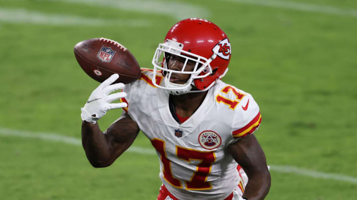 Wide receiver Mecole Hardman #17 of the Kansas City Chiefs drops a pass (Photo by Rob Carr/Getty Images)
