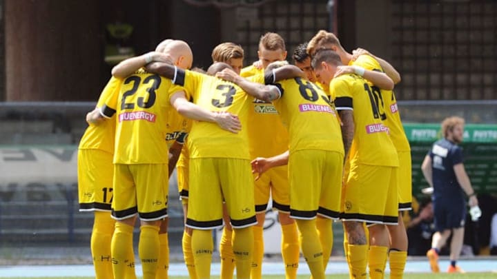 VERONA, ITALY - MAY 13: Verona players before the serie A match between Hellas Verona FC and Udinese Calcio at Stadio Marc'Antonio Bentegodi on May 13, 2018 in Verona, Italy. (Photo by Dino Panato/Getty Images)