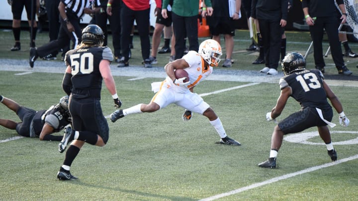 Tennessee wide receiver Velus Jones Jr. (1) runs past Vanderbilt defenders with a first down catch during the first quarter at Vanderbilt Stadium Saturday, Dec. 12, 2020 in Nashville, Tenn.Gw42756