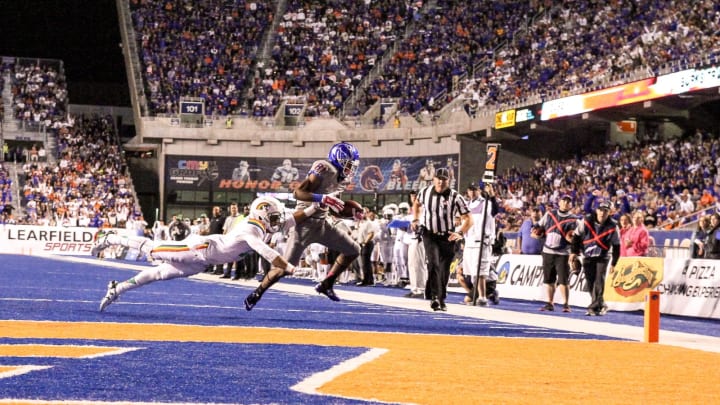 BOISE, ID – OCTOBER 3: Wide receiver Akilian Butler #81 of the Boise State Broncos breaks the tackle of defensive back Rojesterman Farris II #18 of the Hawaii Rainbow Warriors enroute to a touchdown during first half action on October 3, 2015 at Albertsons Stadium in Boise, Idaho. Boise State won the game 55-0. (Photo by Loren Orr/Getty Images)